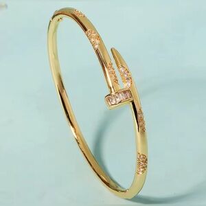 ⚜️ Luxury 18K Gold Plated Elegant Bangle Bracelet